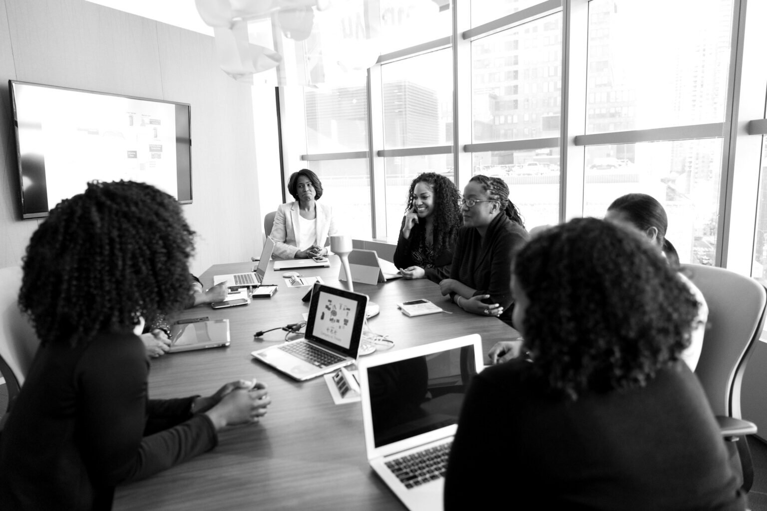 A team meeting around a conference table